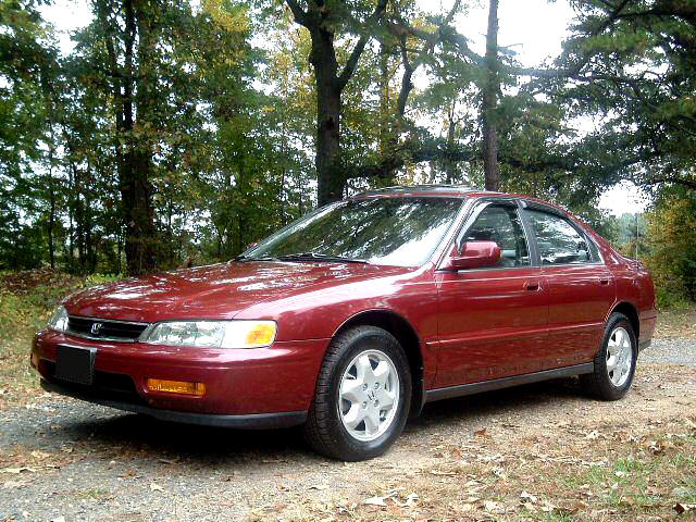 Photo of a 1995 Honda Accord with a Power Antenna Mast.....